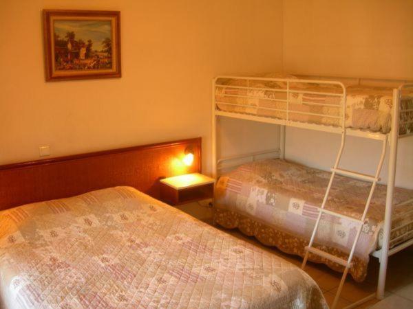 Hotel De La Madeleine Anduze Habitación foto
